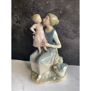 Vintage NAO by Lladro "The Pampering Mother " 10" Porcelain Figurine 1978